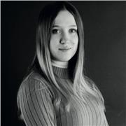 Laureata Magistrale in Architettura con 110L, offre lezioni mirate su storia dell’arte e dell’architettura